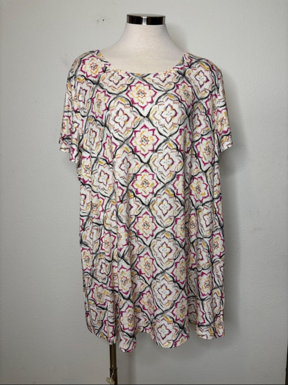 Lane Bryant size 22/24 Tile-Print Short Sleeve Tunic